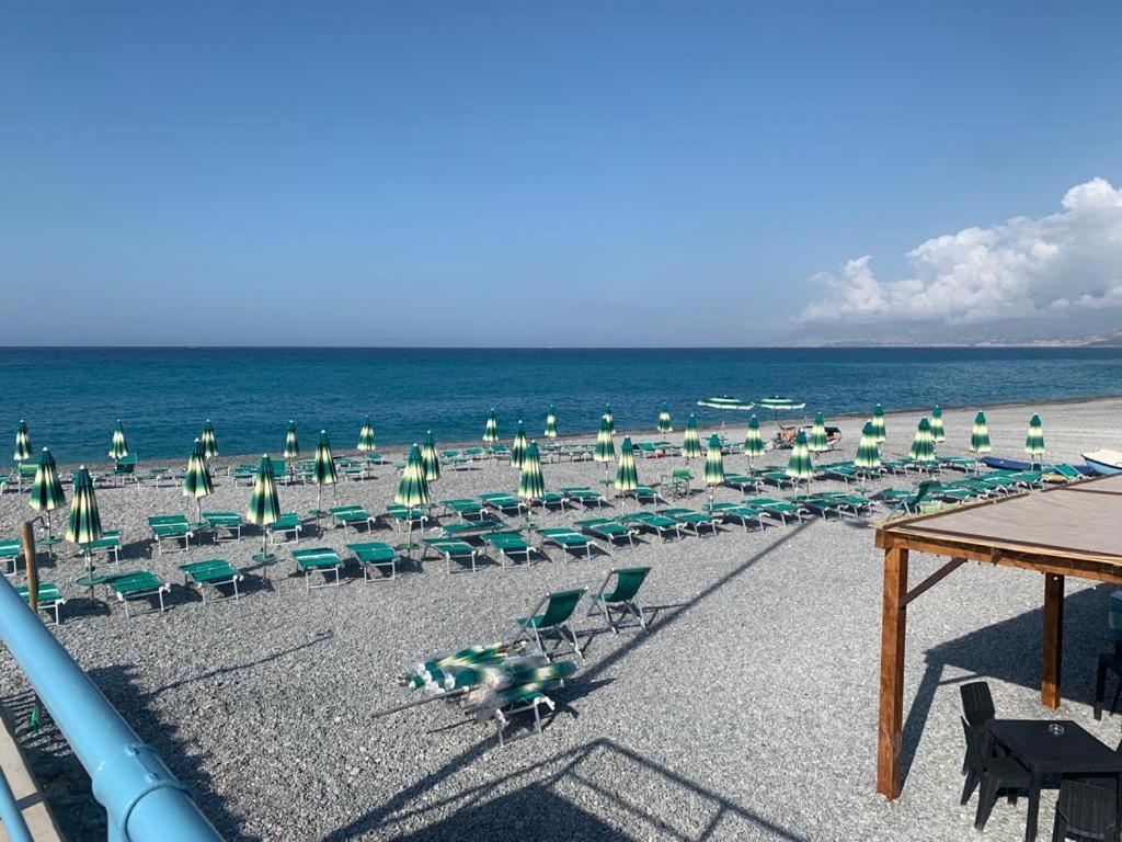 Casa Vacanza! A 50M Dal Mare! Бордігера Екстер'єр фото